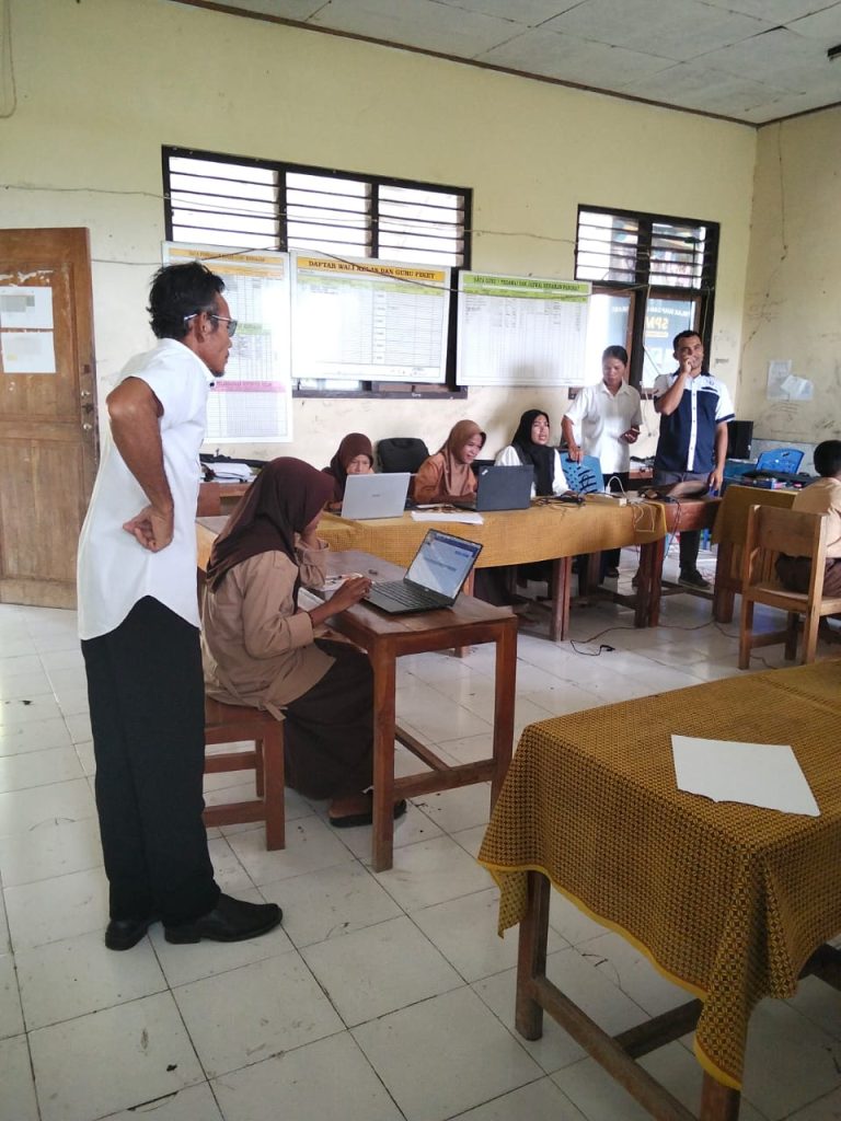 Simulasi TKA SMPN Pulau Longos siswa kelas 9 sedang ujian